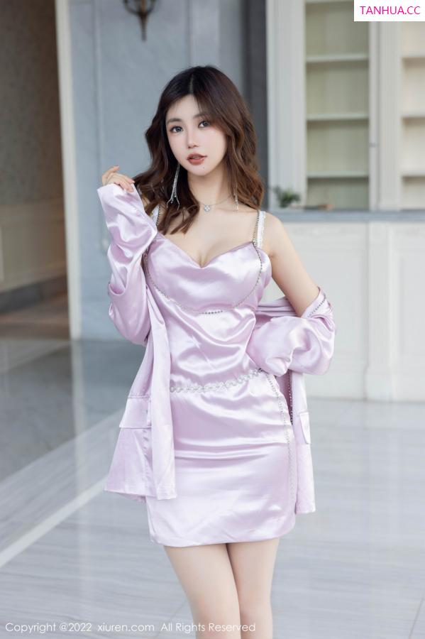 綺裡嘉 绮里嘉 [XiuRen]高清写真图 2022.11.18 No.5879 绮里嘉ula 丰腴美腿第5张图片